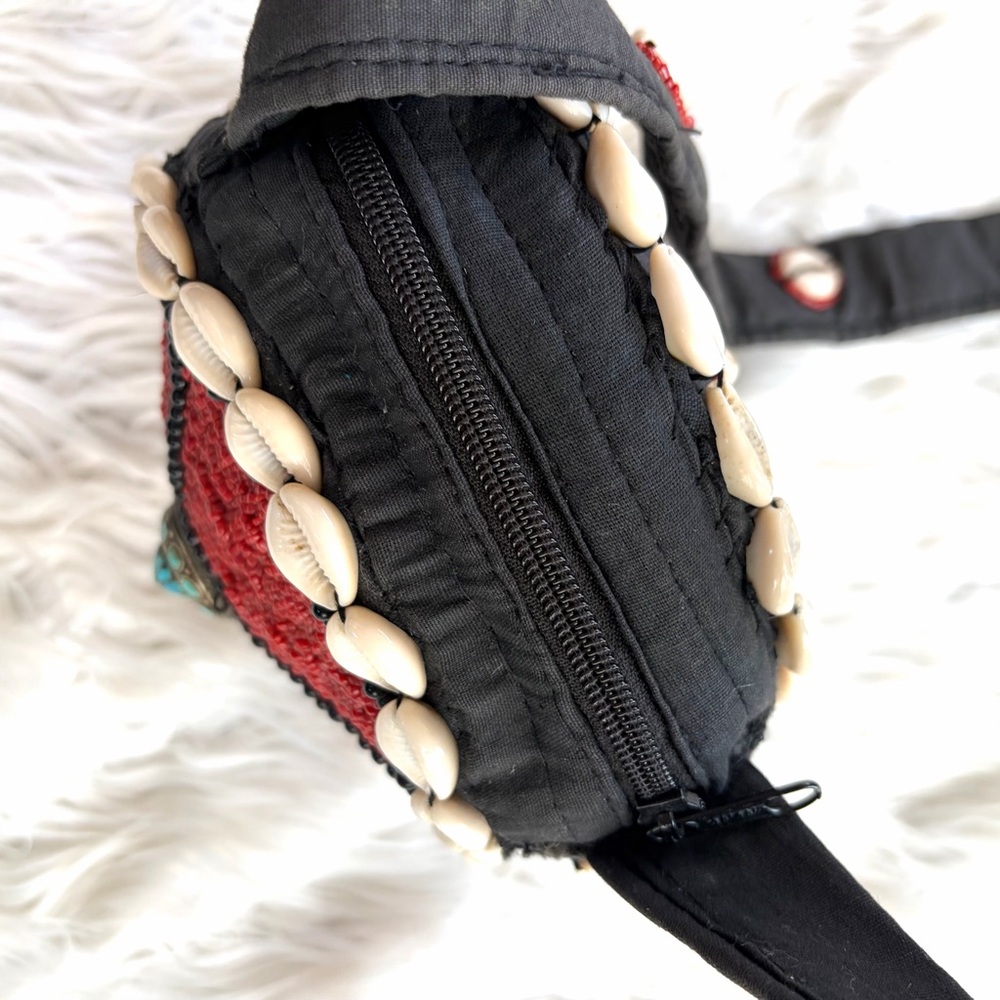 Red and Black Crossbody coral beaded Bag with Shell Accents - Picture 6 of 8